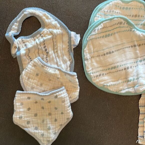 Newborn Bundle Burpies, hat onesie size NB - Picture 6 of 8